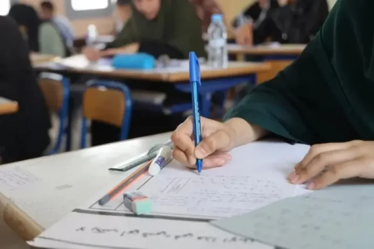 كلية الآداب بوجدة تعلن امتحانات استدراكية استثنائية للطلبة المتغيبين بسبب سوء الأحوال الجوية