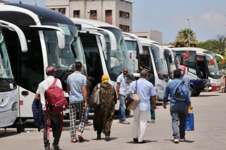 بعد قرار الحكومة.. مهنيو النقل في مواجهة كلفة الغازوال المرتفعة