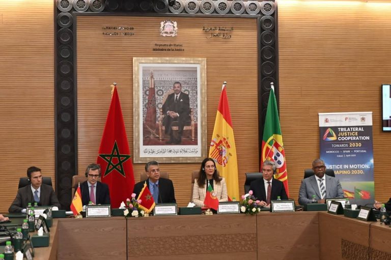 المغرب وإسبانيا والبرتغال يوقعون اتفاقا لتعزيز التعاون العدلي استعدادا لكأس العالم 2030 اتفاق بين وزير العدل المغربي ونظيره الإسباني